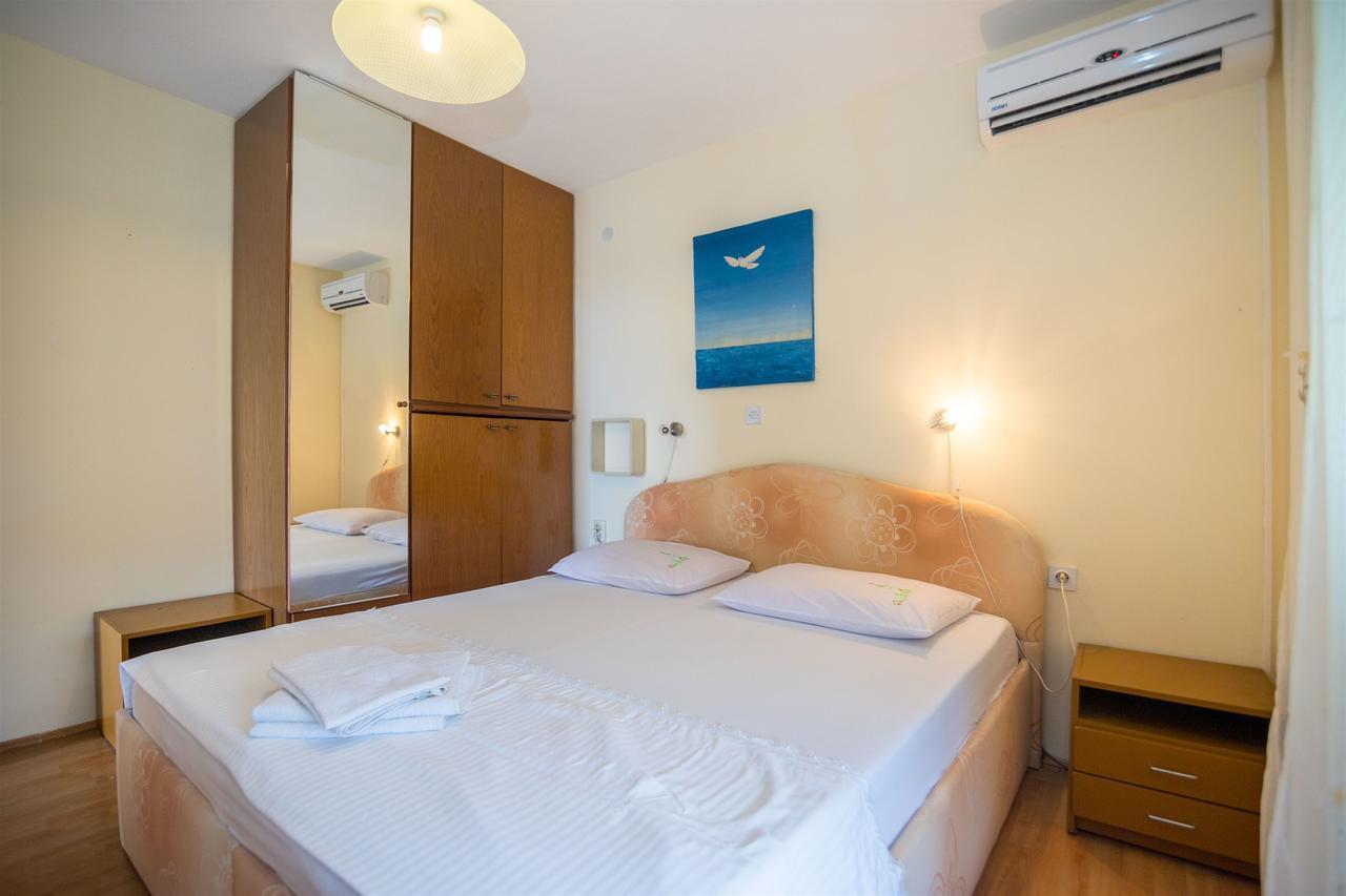 Apartments Rose Trogir Exterior foto